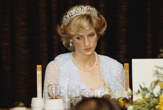 queen elizabeth wedding tiara. Princess Diana wears the