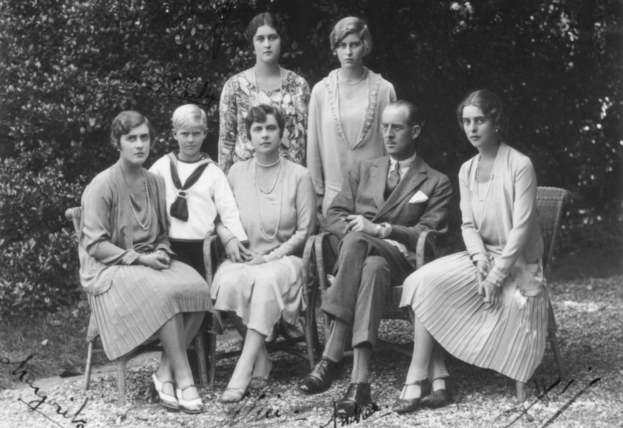 PRINCE PHILIP (center) with parents, ca. 1923 (Lisas History Room)