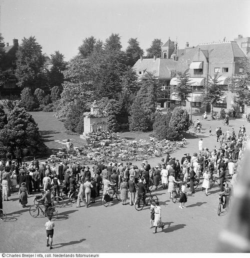 The Queen Emma monument is festooned with flowers on Carnation Day, 1940